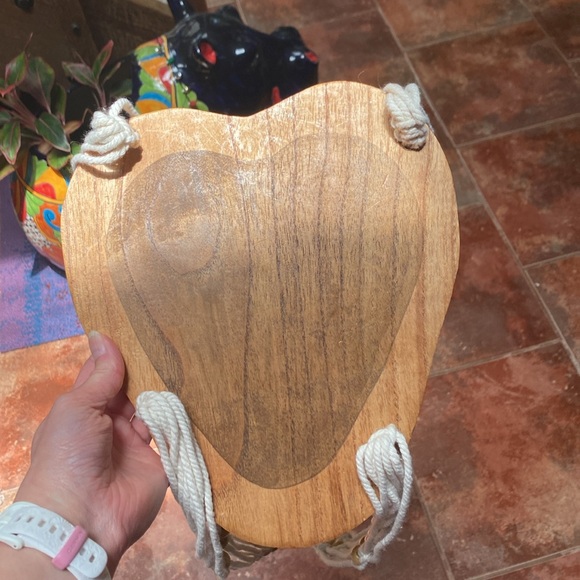 Macramé and wood heart-shaped hanging plant stand - Picture 5 of 8